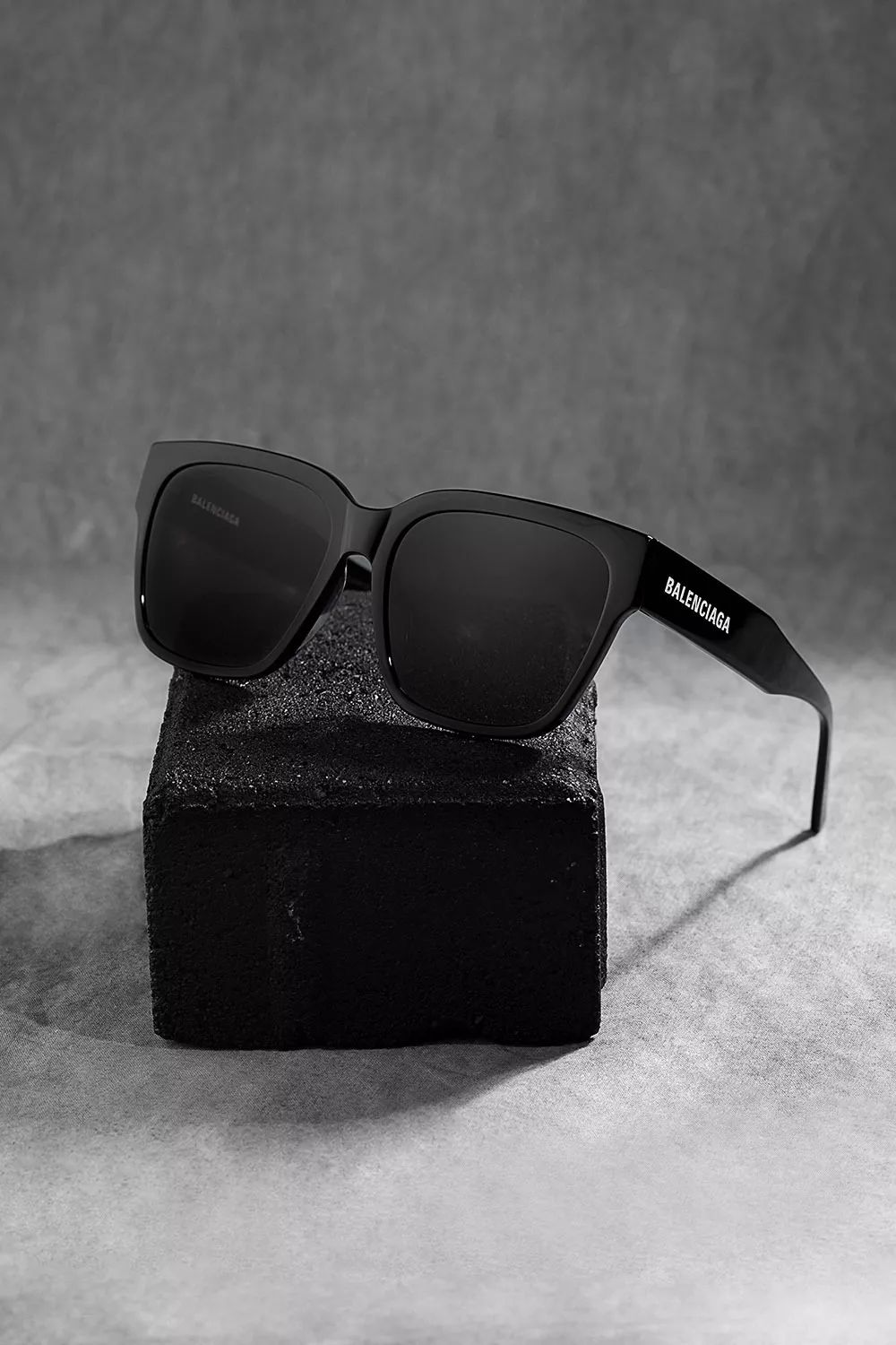 balenciaga溥仪眼镜专属配色