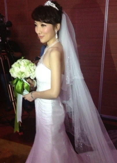 何云伟现任妻子长得娇艳如花曾因和前任离婚被郭德纲训斥