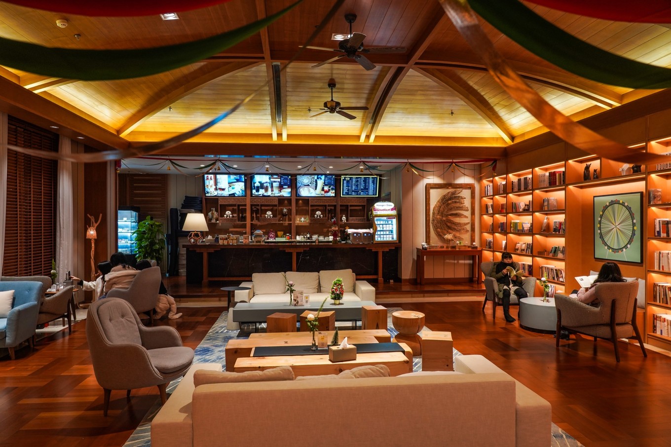 原创住峨眉山脚亲子度假酒店,一站式解决亲子家庭出游休闲娱乐教全程