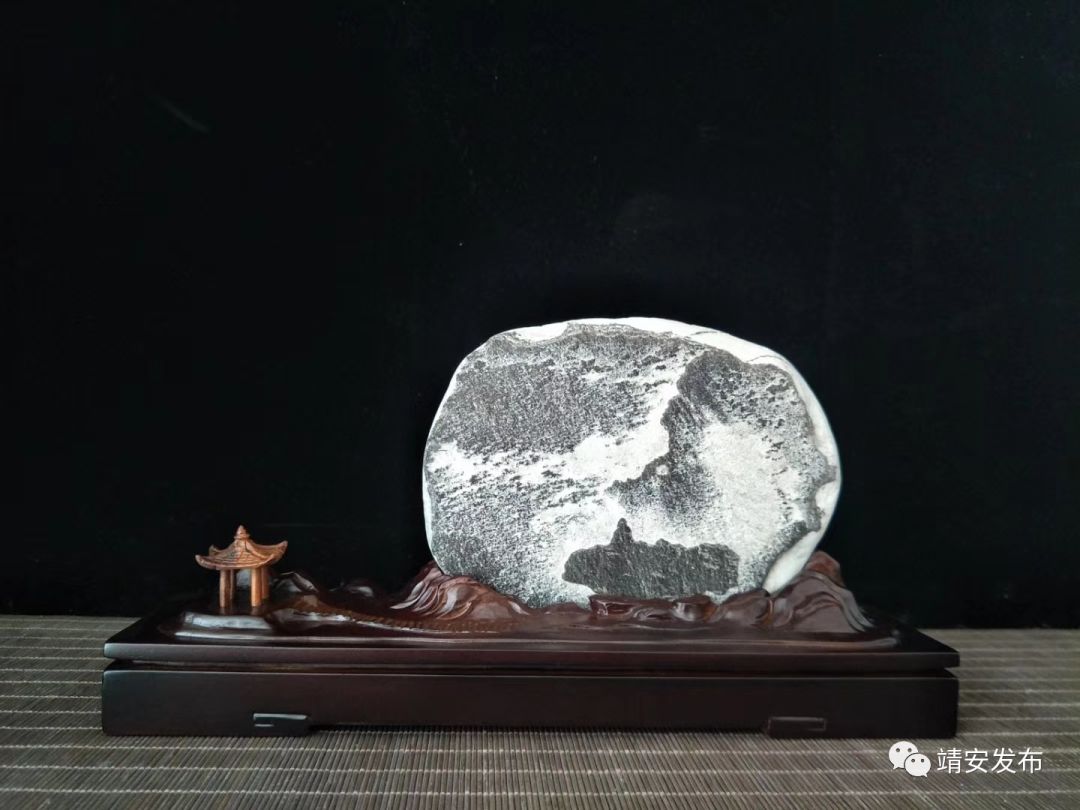 上周末,江西省潦河赏石文化发展论坛暨奇石精品展在靖安火热举行