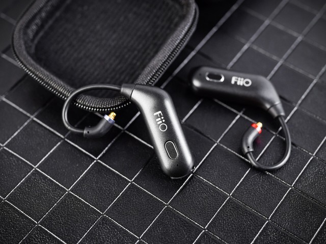 让hifi有线耳机秒变真无线 飞傲utws1耳挂评测_蓝牙