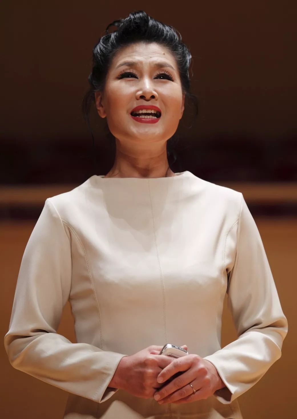 中国东方歌舞团女中音歌唱家,著名主持人,国家一级演员,东方歌舞团