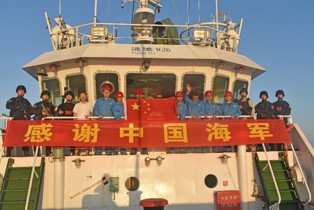 海军第三十三批护航编队首派特战队员随船护卫