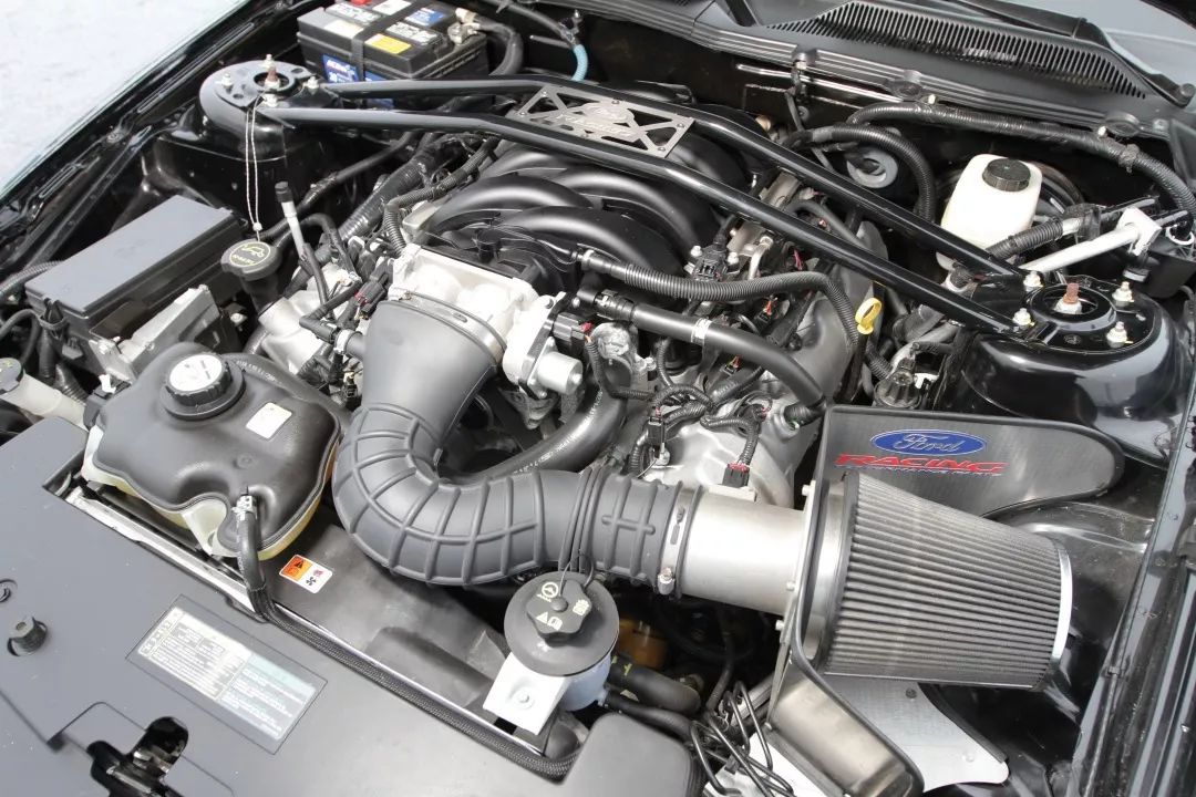 0的coyote发动机也非常出色,这时的gt-h也是在普通野马gt的基础上改