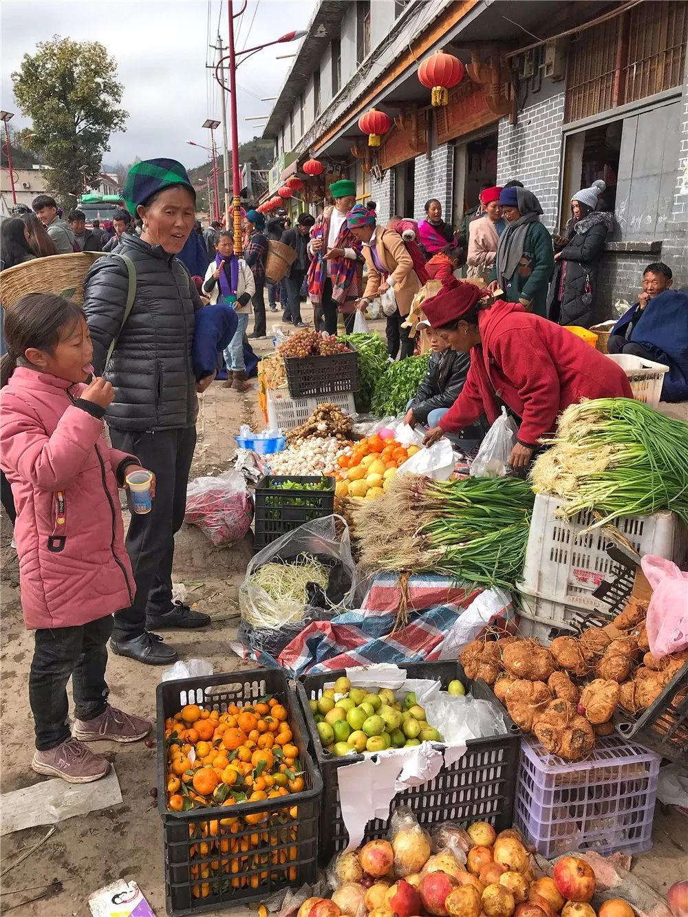 手机纪实冯挺华摄影作品彝族新年赶集市供大家欣赏分析