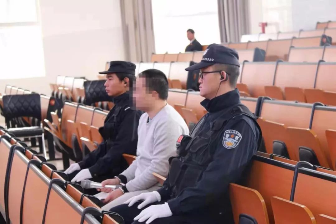 巍山县法院公开审理一起涉恶案件