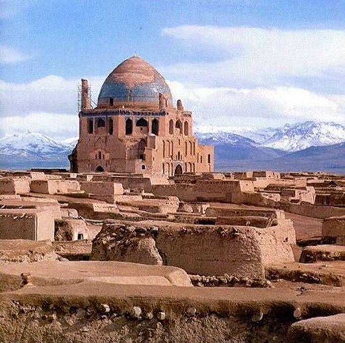 它位于伊朗西北部的赞詹省,距德黑兰西南约240公里,这里曾经是14世纪