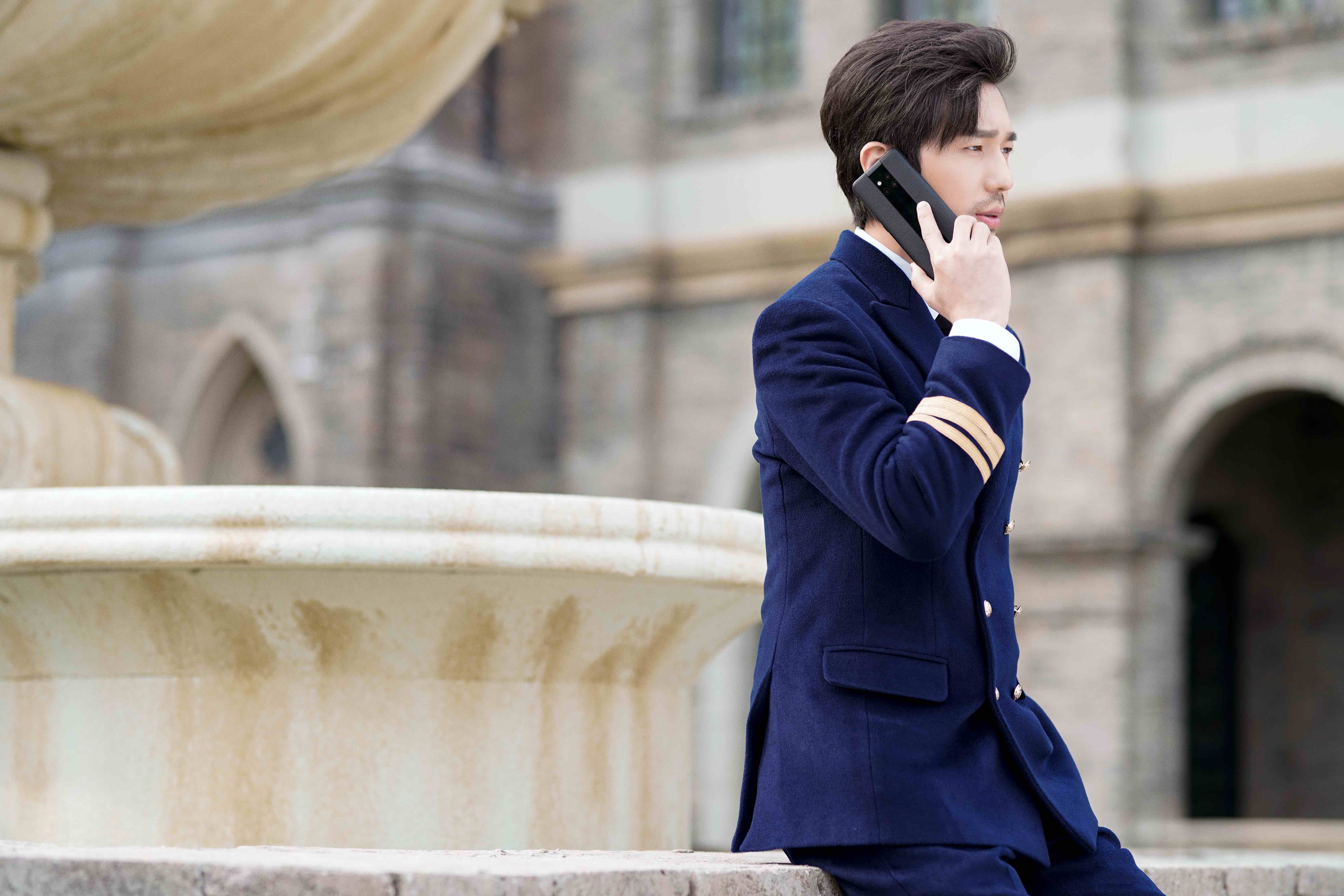 白宇蓬莱间热播中高冷白起帅气西装演绎反差吃醋白三岁