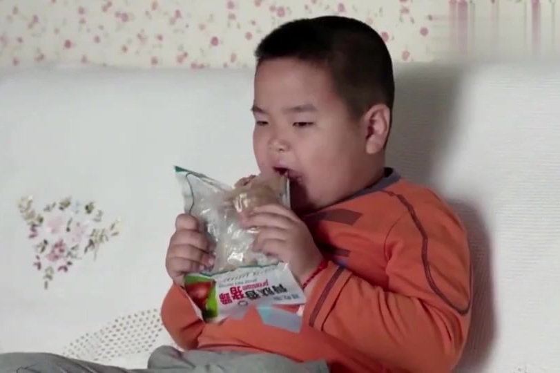 乡村爱情谢广坤在教育腾飞不准他再跑去小蒙屋了小蒙腾飞都