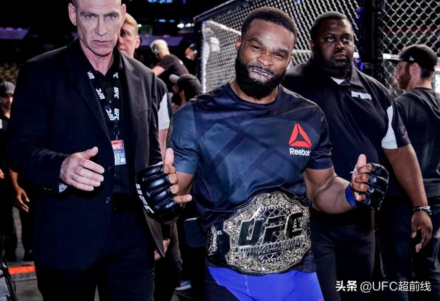 这是转行做歌手吗?_泰伦·伍德利