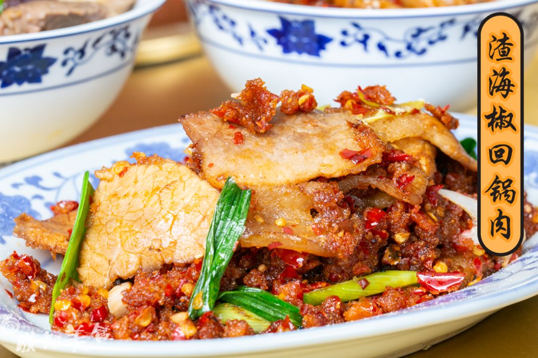 渣海椒被爆香,附在肉片上,吃起来脆脆的.