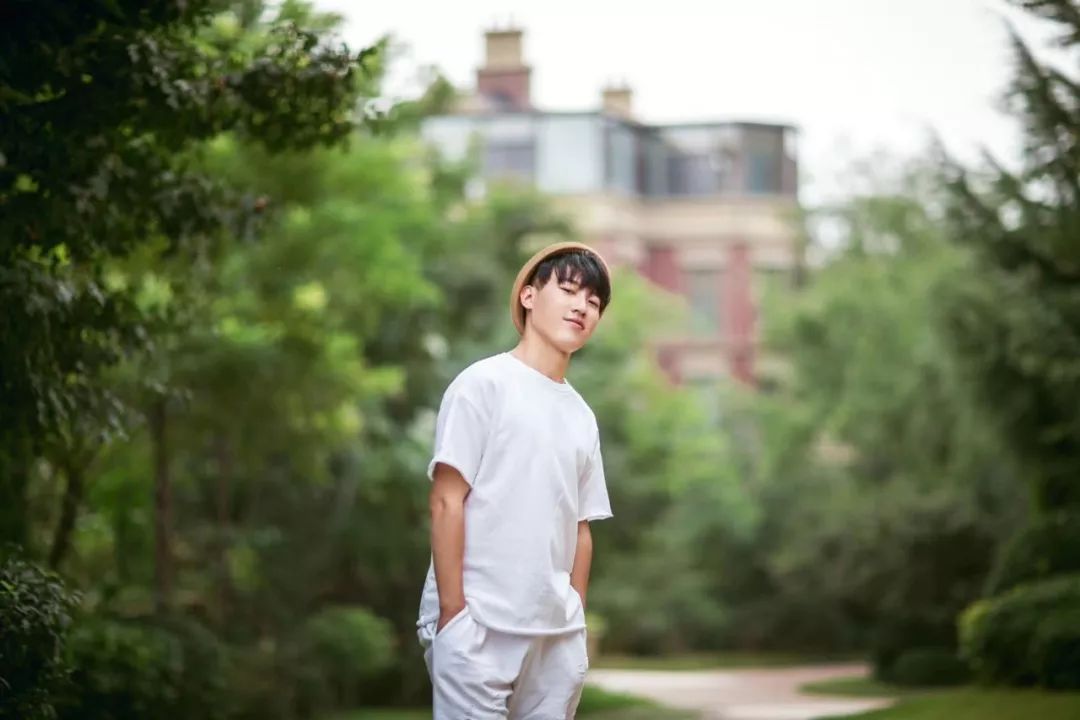 亚东太一在旧物市场蹲守一年,淘到了两件宝物