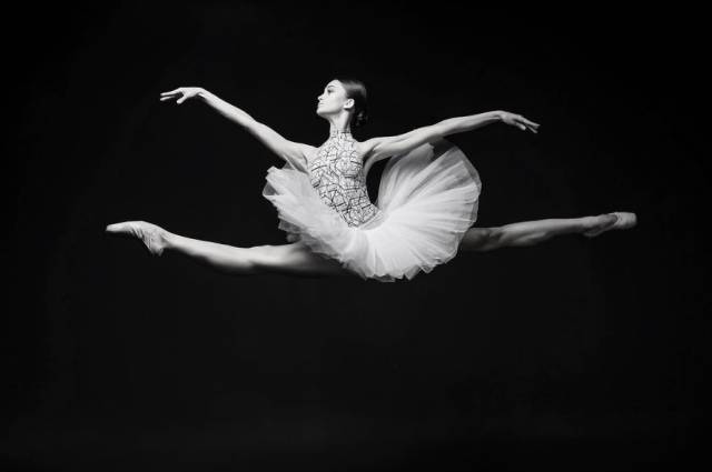 更是因为她有坚定的理想,不只是因为她有颜有身材,我们相信达莉安会