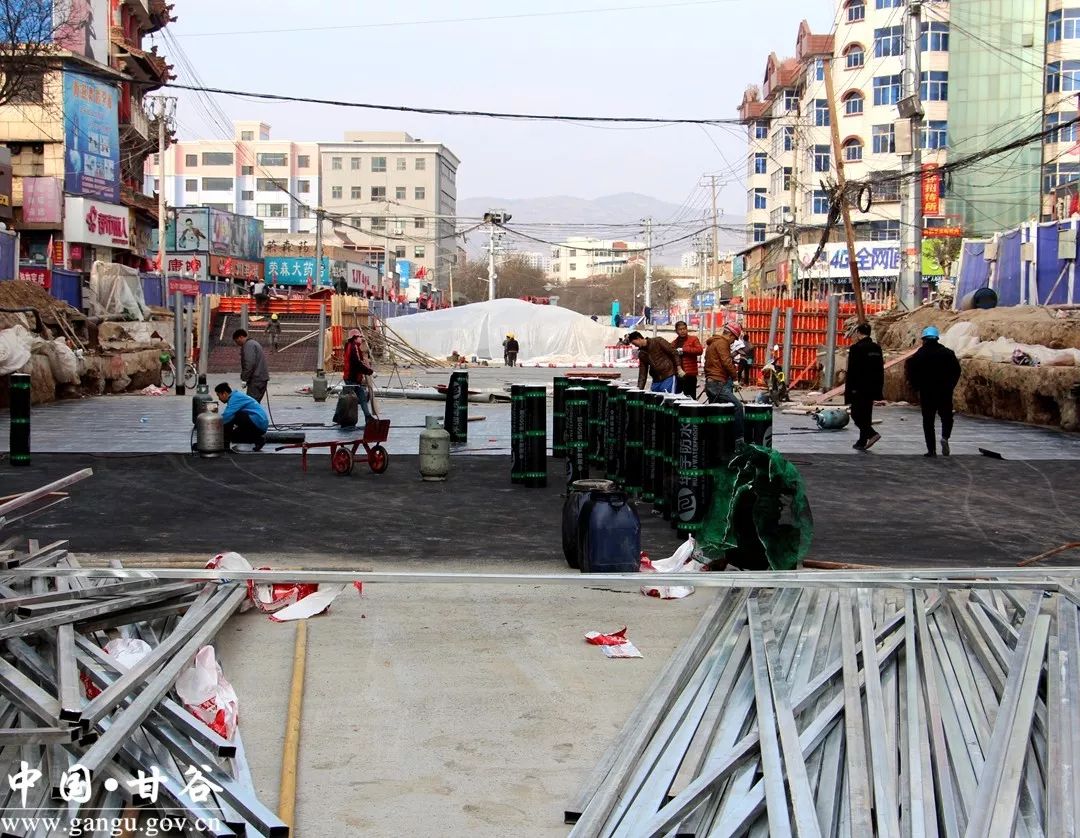 甘谷新城南路地下商场及大什字广场地下停车场顺利封顶.