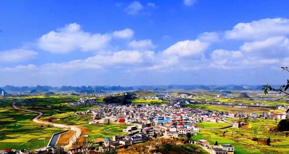 发达的交通助推屯堡村寨产业兴旺屯堡人生活富裕二