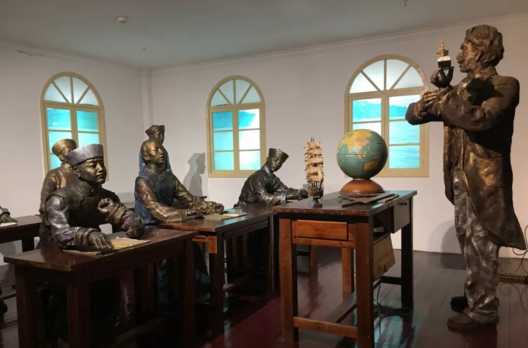 主要介绍"船政学堂"和培养出的船政精英.