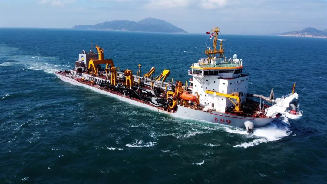 关注   长鲸9轮顺利完成挖泥试验