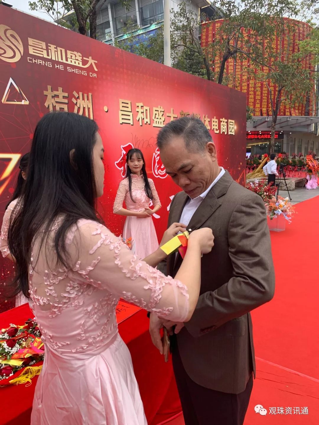 电白80后电商达人开产业园,众多政商界大佬都来捧场!