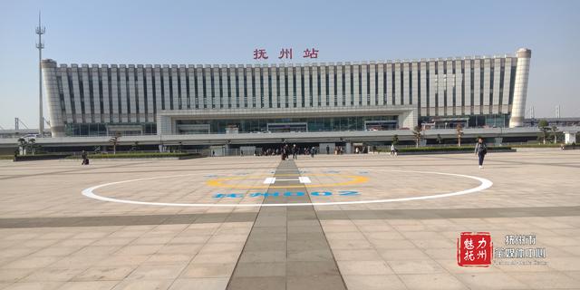 个直升机临时起降点,分别位于抚州名人雕塑园广场,抚州火车站站前广场