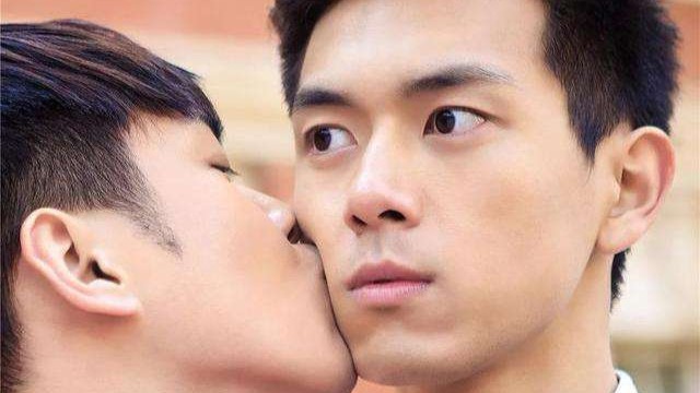 奇葩朵朵名场面张若昀对李现的这一吻简直辣眼睛