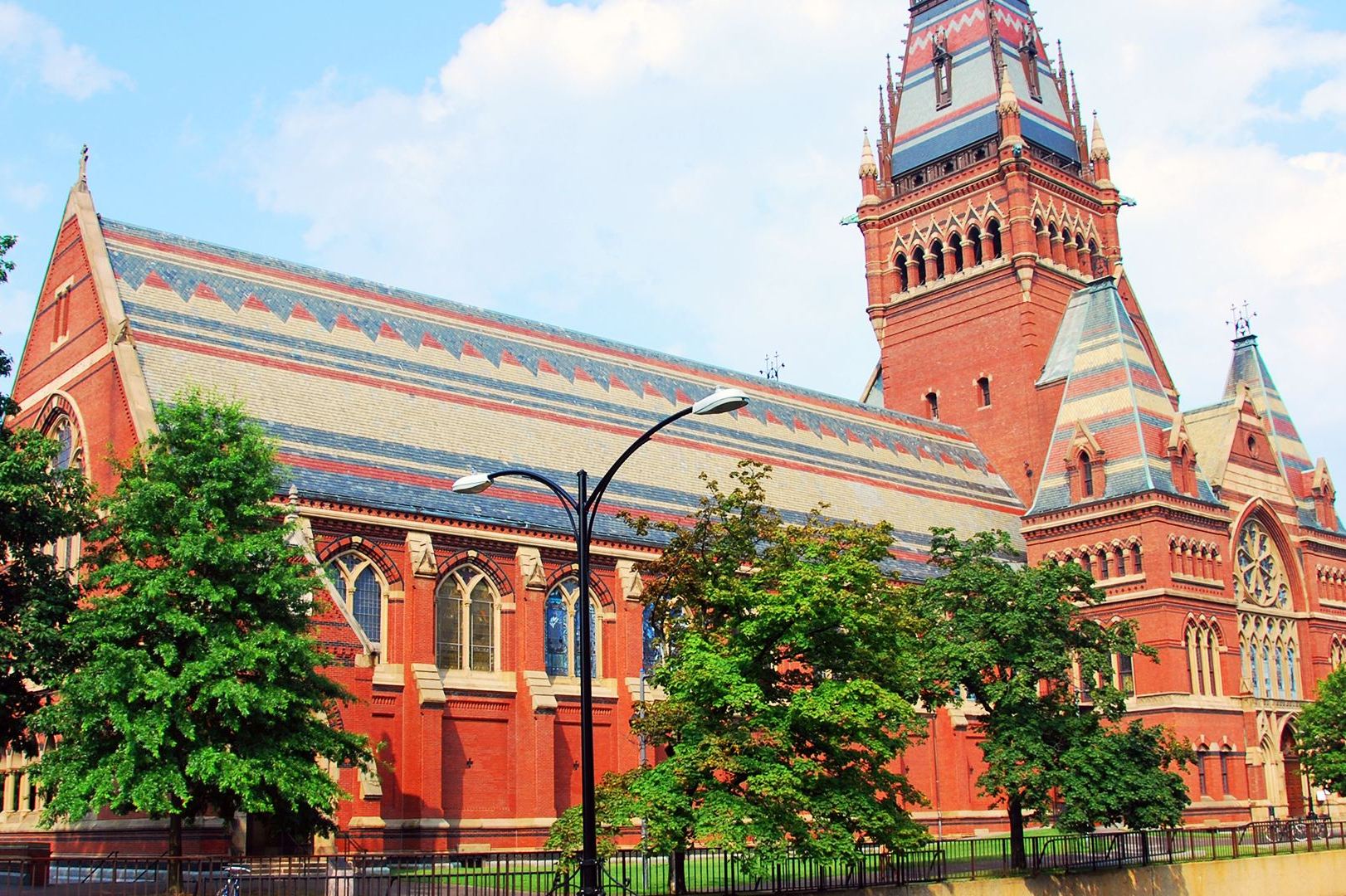 我在哈佛大学读了7年的研究生,博士,也曾经辅导过