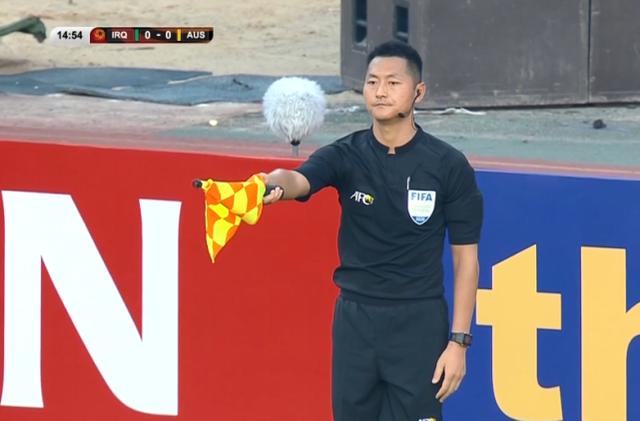 傅明担任主裁;施翔和曹奕担任助理裁判;马宁与来自中国香港的廖国文