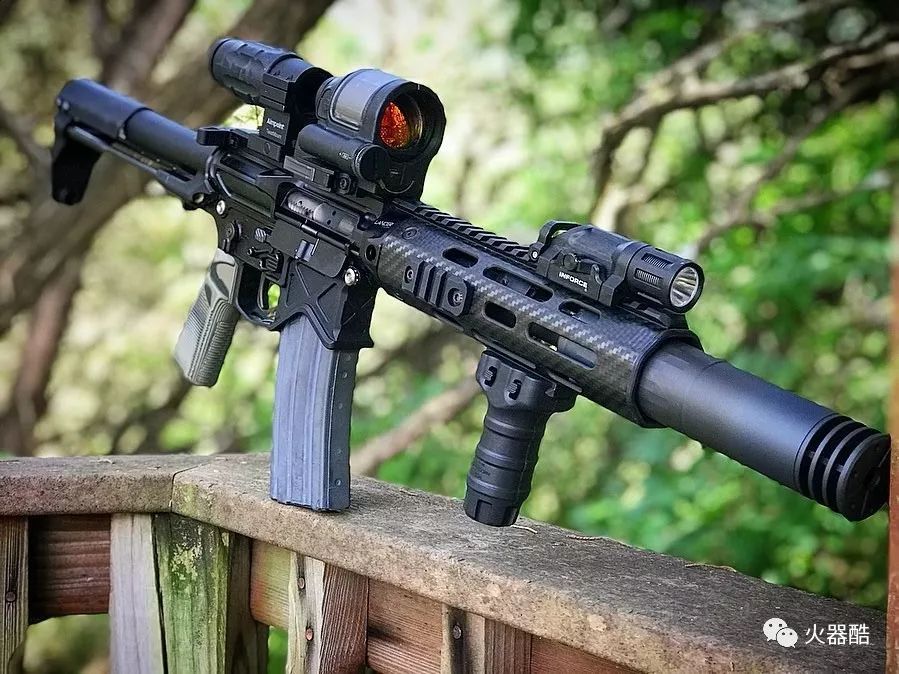 小型军火库北美的枪械玩家有专攻一项的也有收藏杂家