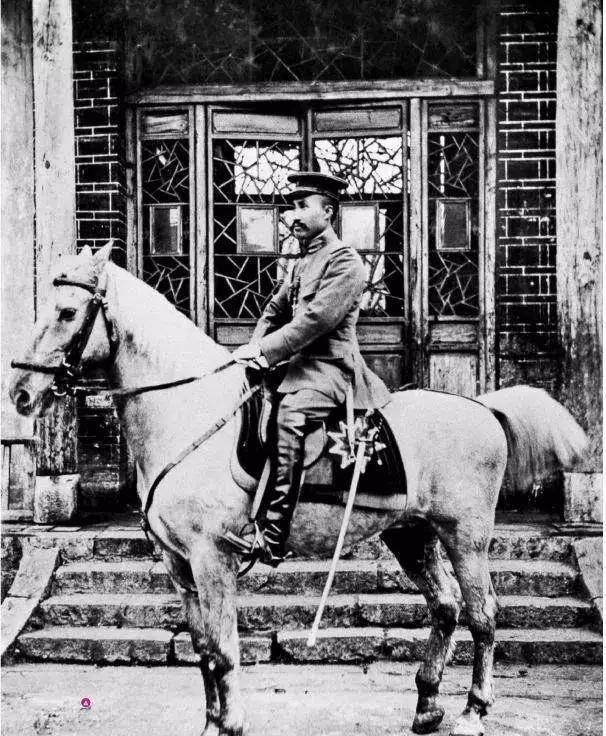 四川袍哥仗义相救一位落魄北伐将领,却不知救了一位伟大元帅_雷云飞