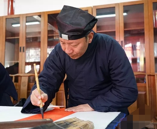北京市西城区道教协会举办写春联送福活动