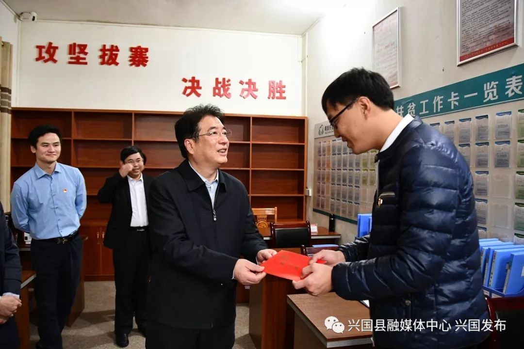 胡强在我县走访调研_龙口镇