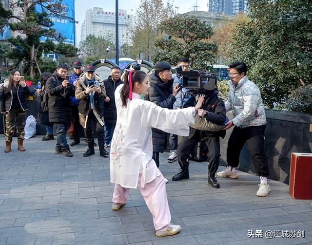 红遍网络的太极拳世界冠军赖天祈现身《吉庆街火》电影拍摄现场