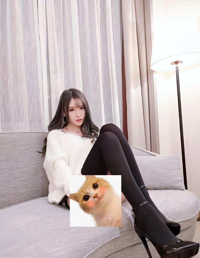 女友视角让人心动,衣服穿反也好看_照片