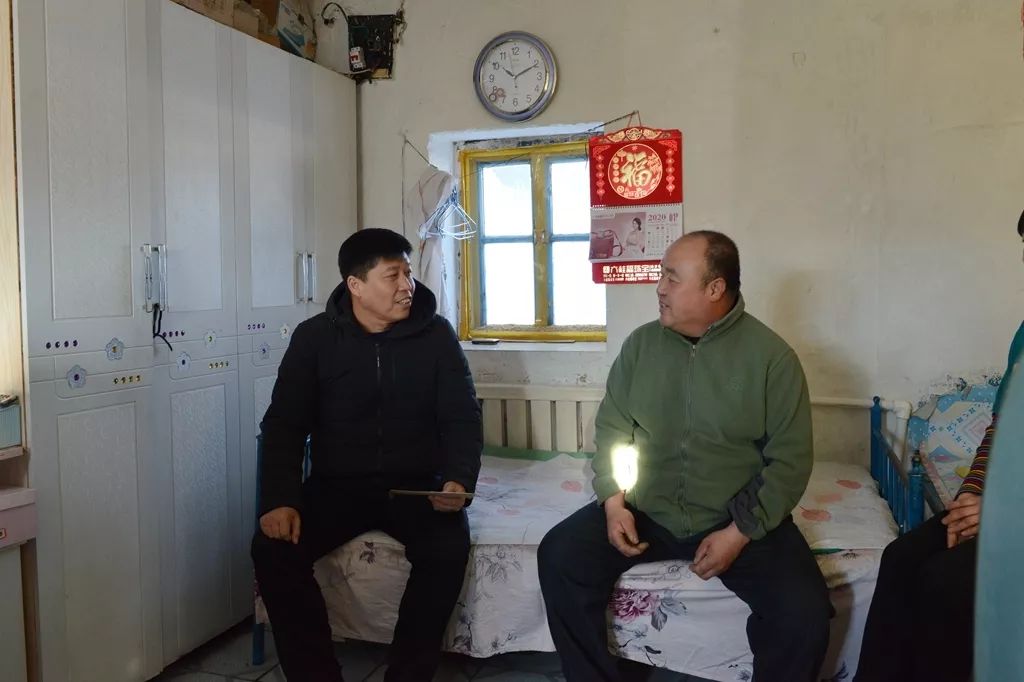 李炳刚到查哈阳农场检查指导安全生产工作看望慰问离退休老干部及困难
