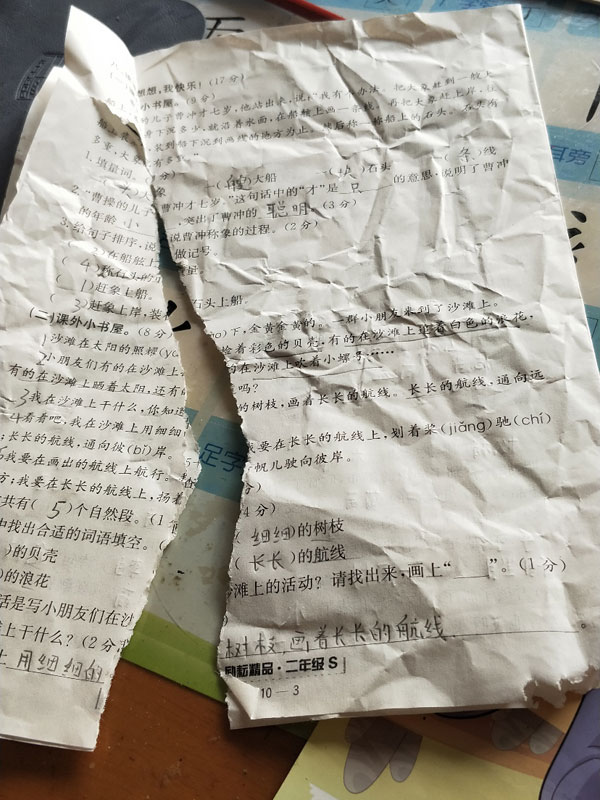 期末天天刷题,孩子不堪压力撕毁试卷,聪明妈妈巧妙化解