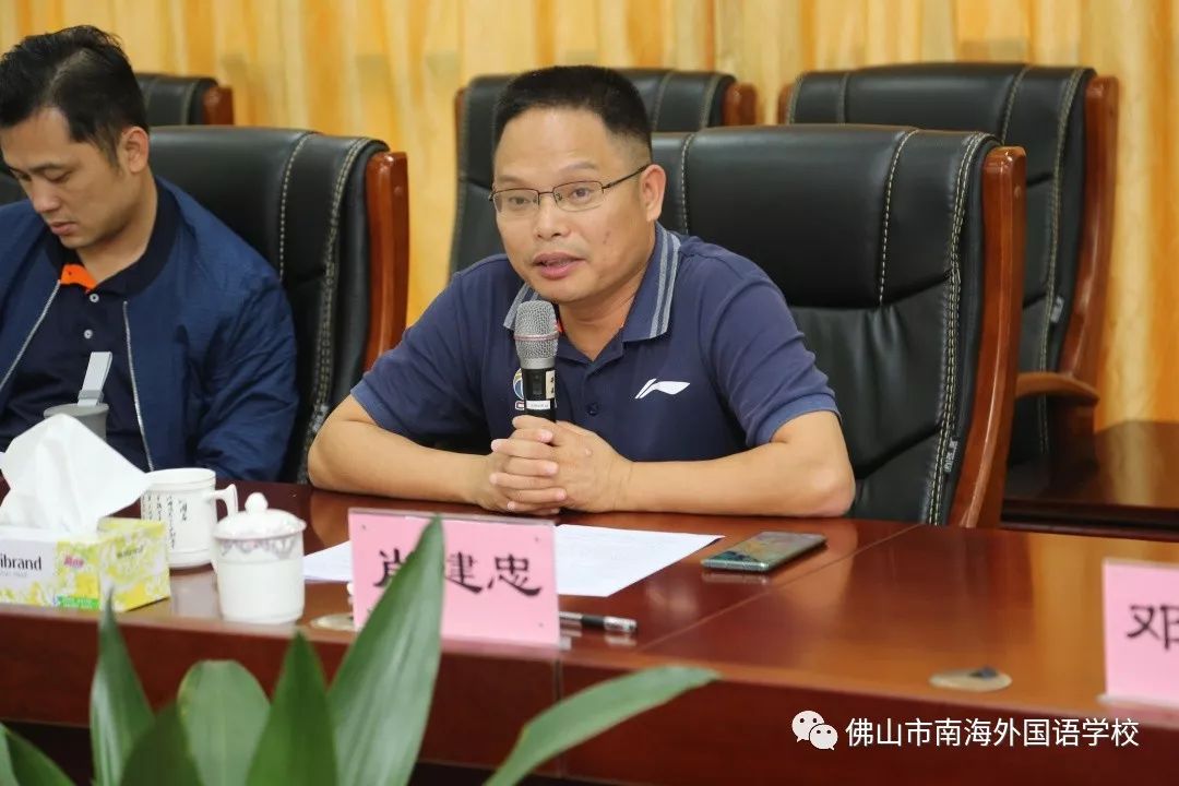 最后,肖建忠教授针对学校体育教科研工作,进行了一场《教科研课题申报