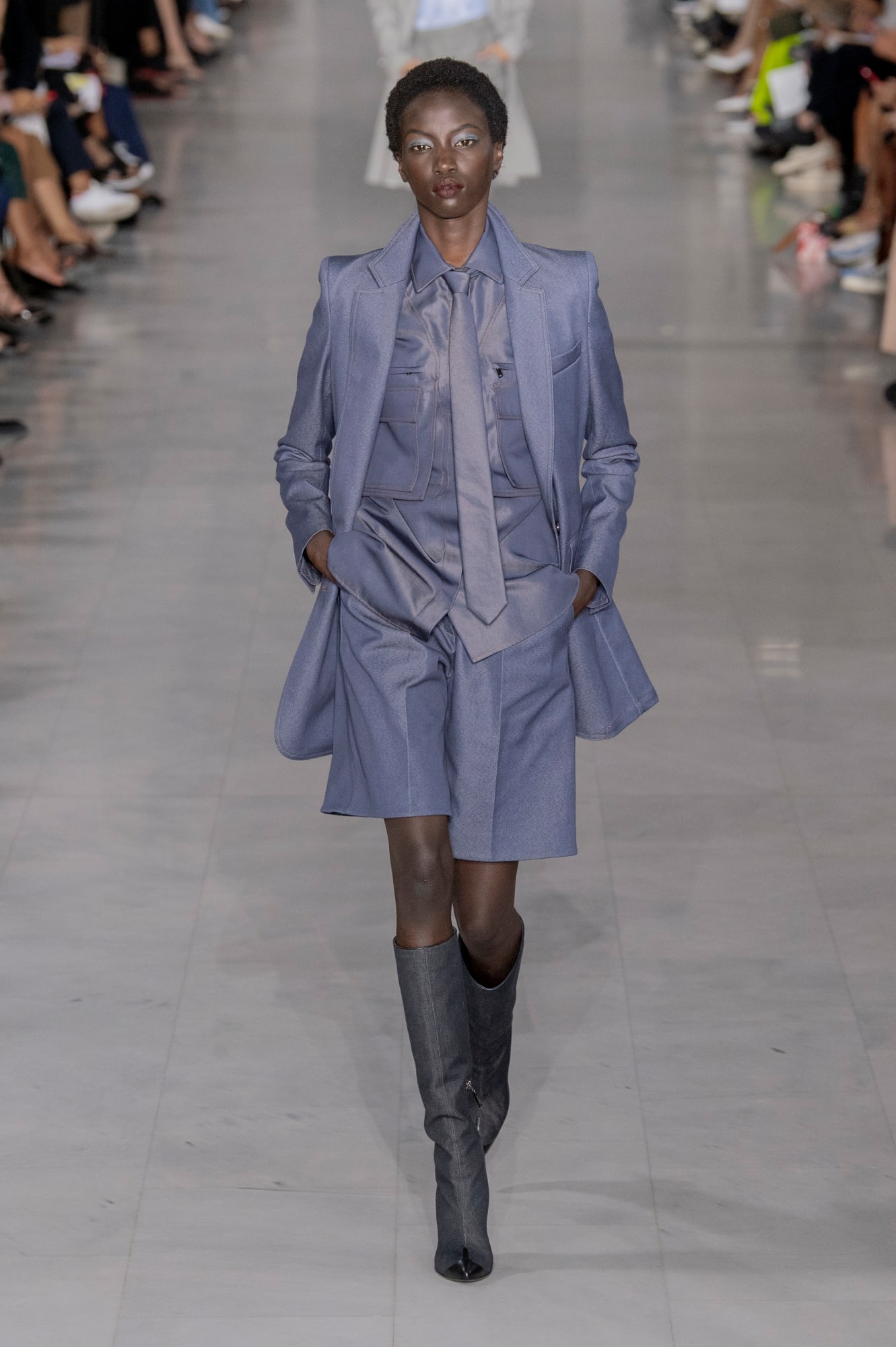 女性时尚新趋势中性造型风格让帅起来的女生更有魅力