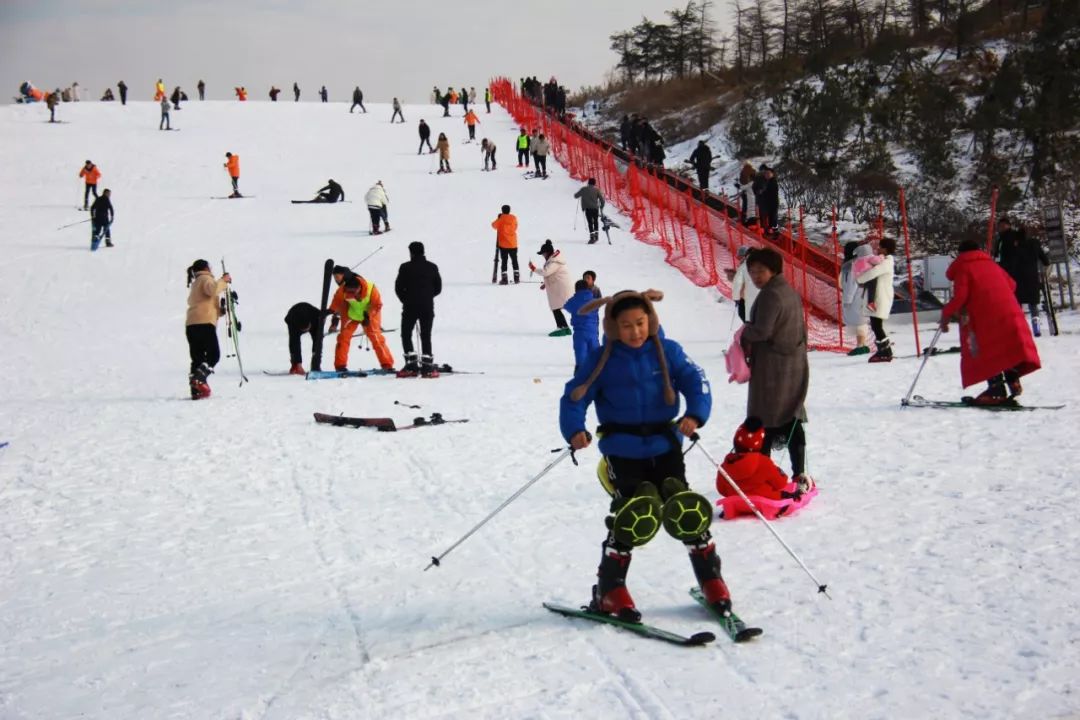 龙门崮滑雪场图片