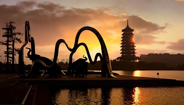 五象城的传说南宁有个五象岭岭中有个五象湖湖中有五象