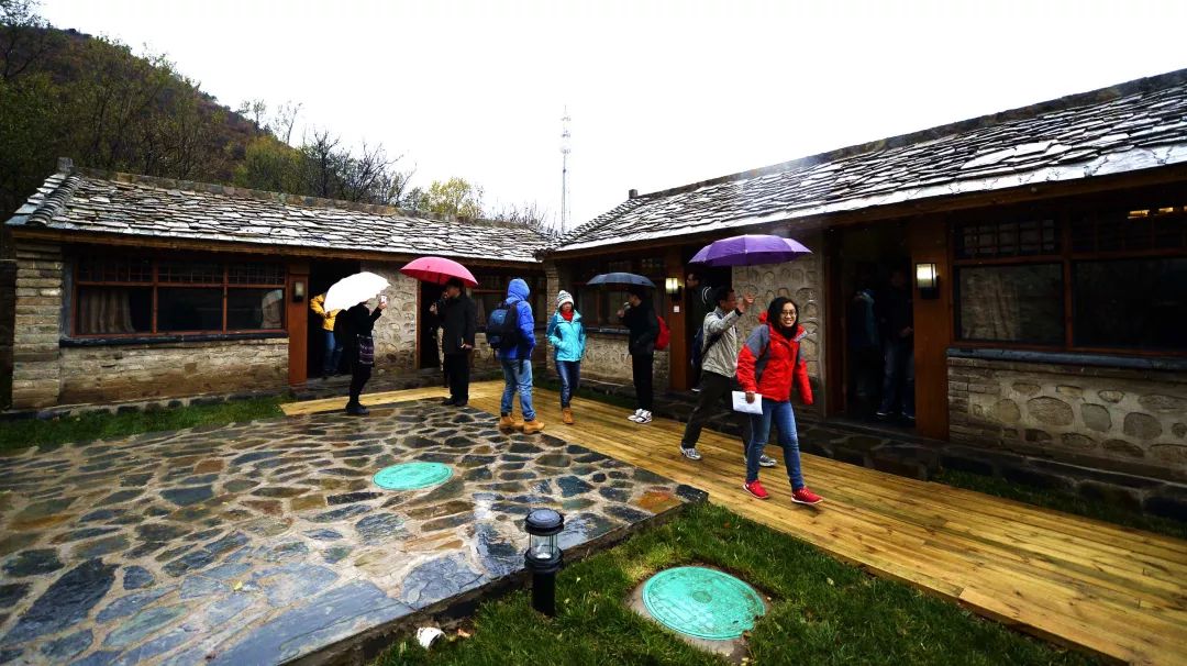 北京延庆县八达岭镇石峡村引进企业开发闲置的农村庭院作为农家游酒店