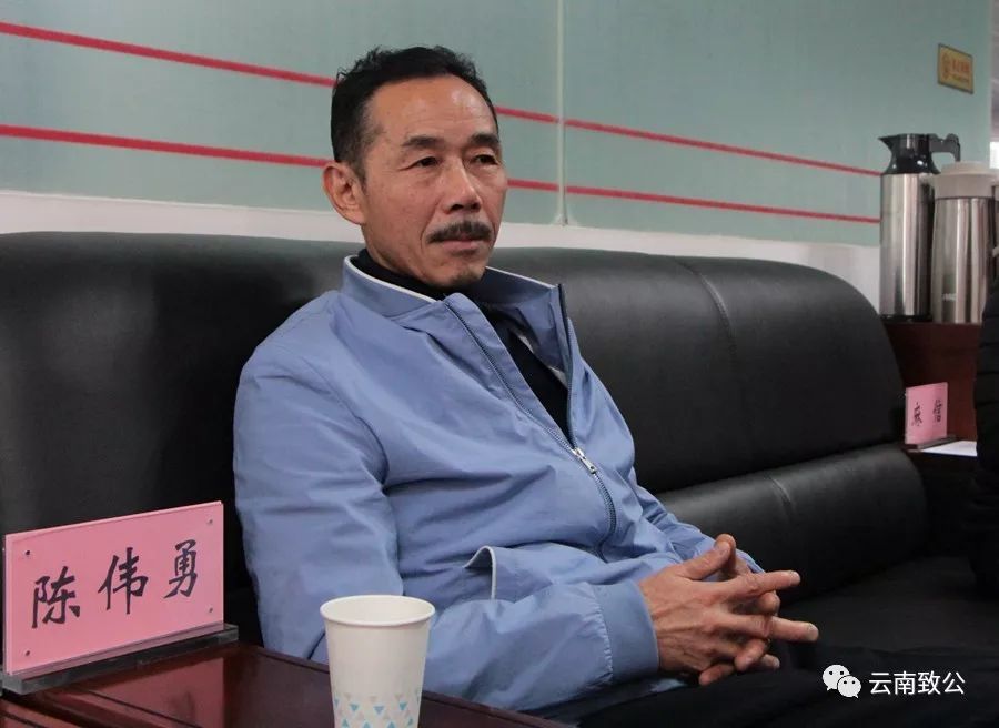 刘卫红接待陈嘉庚长孙陈立人慰问团召开在滇南侨机工眷属新春座谈会