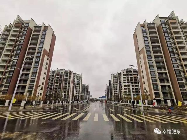 自去年12月29日起,长临河镇启动临湖北苑回迁安置房分配工作,回迁村民