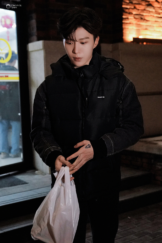 范丞丞重返大厂又逛某时便利店大厂男孩的蜜汁执念吗