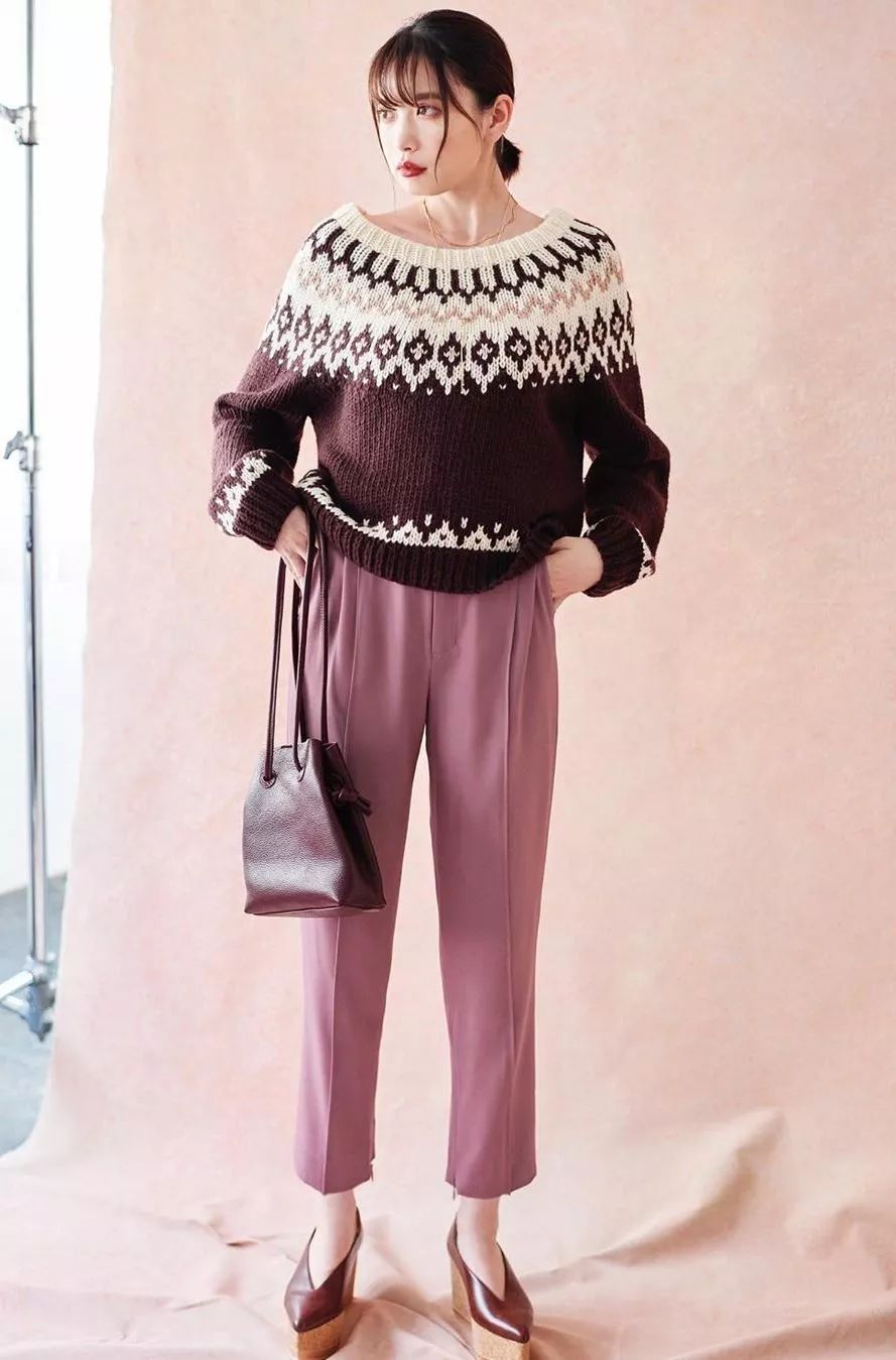 北欧风的钩花毛衣充满森系