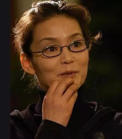 恶婆婆专业户曾和有妇之夫传绯闻离婚多年后潘虹疑皈依佛门