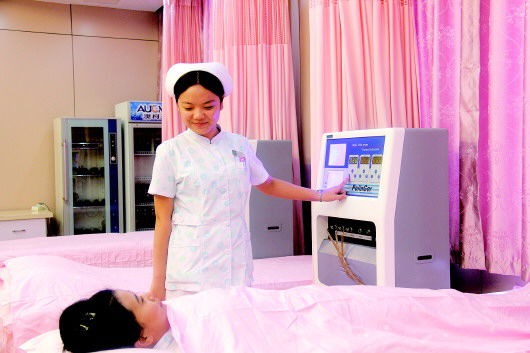 超声治疗仪,半导体激光治疗仪,血压计,体重秤,脂肪测量仪,妇科诊查床