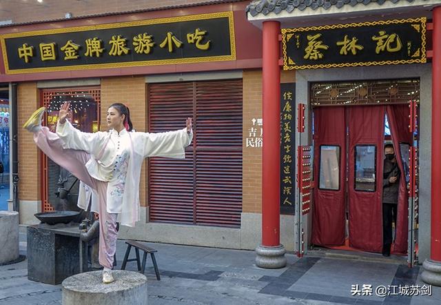 红遍网络的太极拳世界冠军赖天祈现身吉庆街火电影拍摄现场