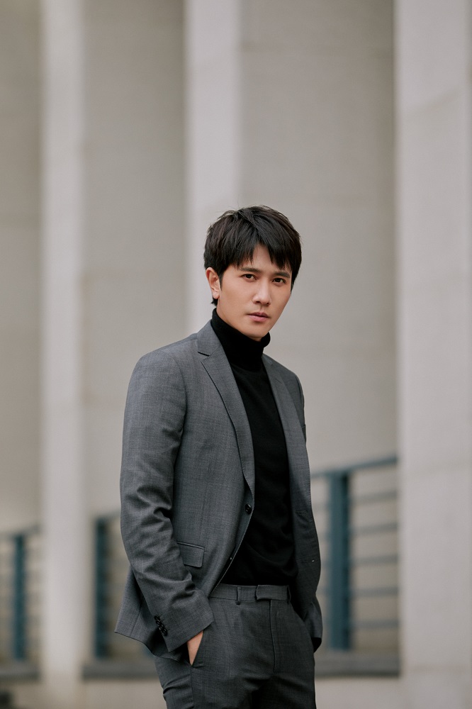 彭冠英发布2020时尚街拍清冷英俊彰显都市风潮