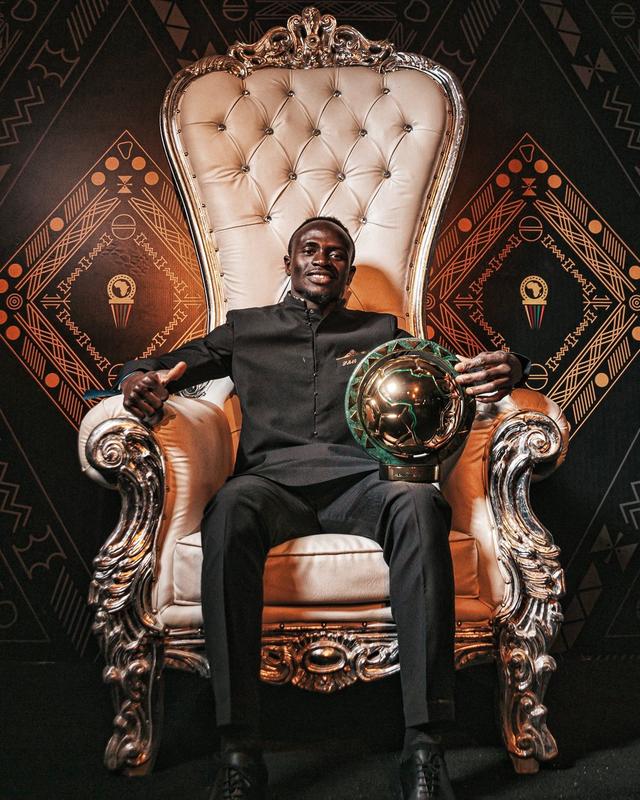 虎扑1月8日讯 在此前进行的非洲足球年度颁奖典礼上,马内当选为2019年