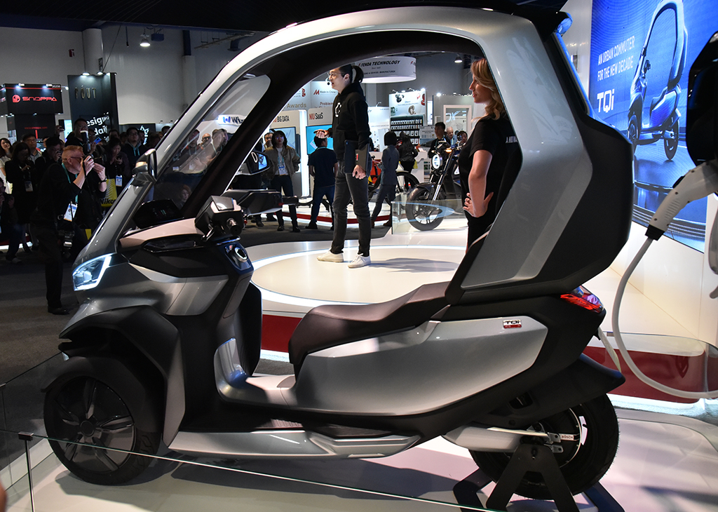 ces2020小牛发布电动三轮摩托车tqi