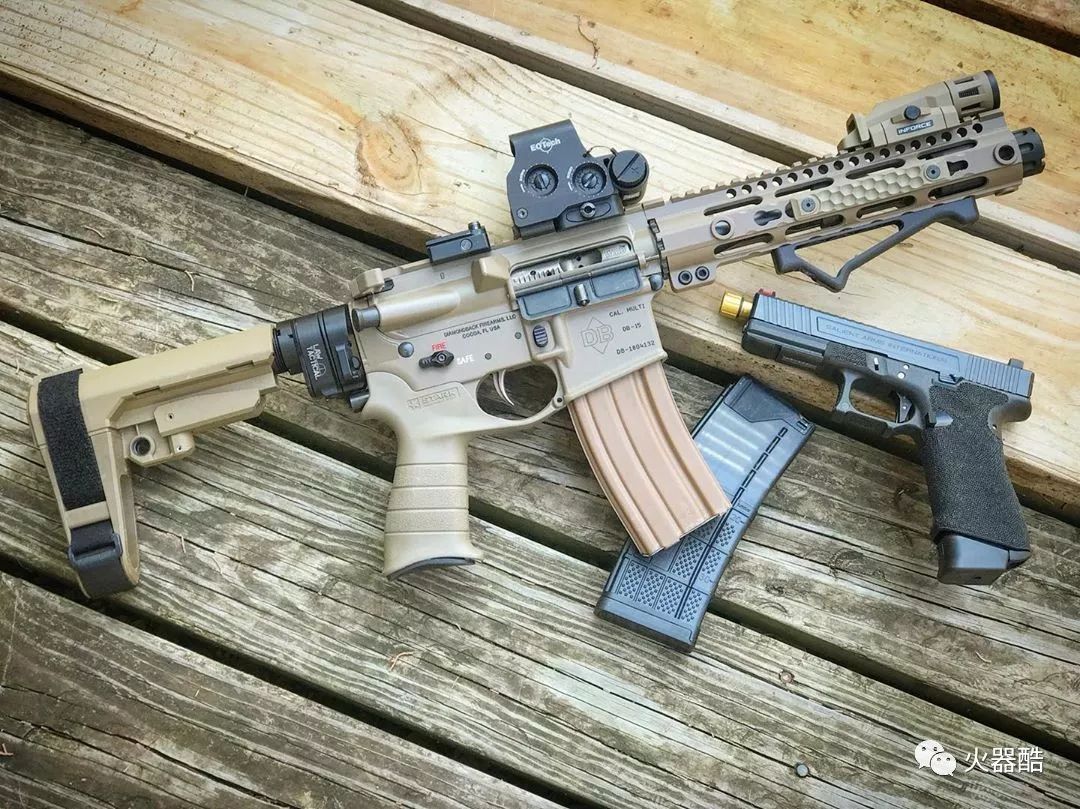 小型军火库北美的枪械玩家有专攻一项的也有收藏杂家